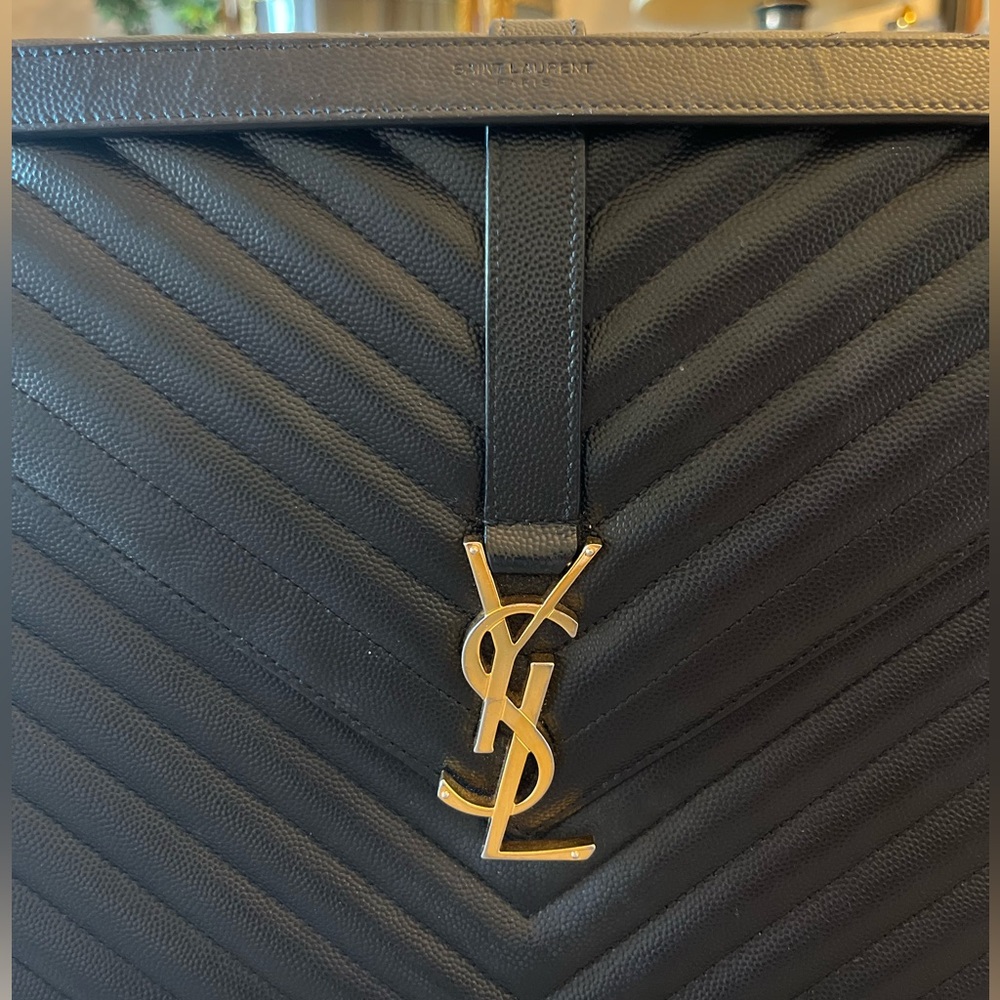 Saint Laurent Black Large Chevron Envelope Crossbody - Picture 3 of 16
